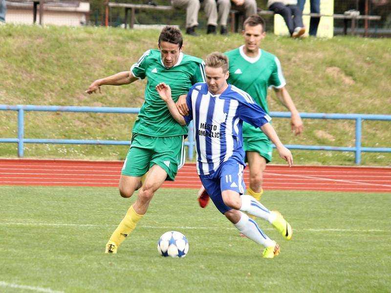 Z utkání třetiligové Jiskry Domažlice s 1. FC Karlovy Vary.