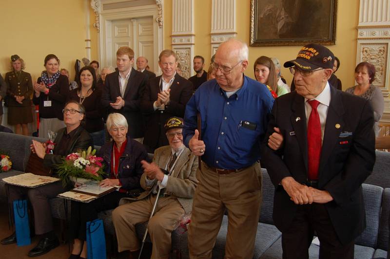 z udílení čestného občanství americkým válečným veteránům v Domažlicích.