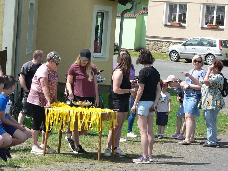 Závod Křenovská pětimíle – Běh pro Elišku uspořádali v Křenovech. Výtěžek akce poputuje na úhradu holčiččiných rehabilitací.