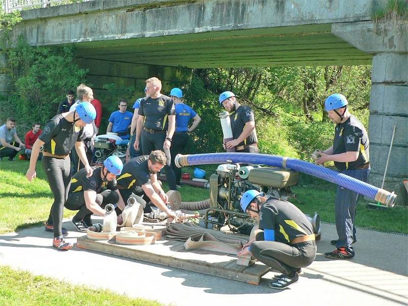 Závod Křenovská pětimíle – Běh pro Elišku uspořádali v Křenovech. Výtěžek akce poputuje na úhradu holčiččiných rehabilitací.