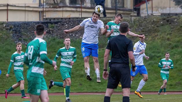 22. kolo FORTUNA ČFL, skupina A: TJ Jiskra Domažlice (na snímku fotbalisté v modrobílých dresech) - Bohemians Praha 1905 B 2:0.