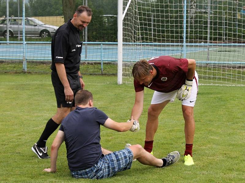 Pouťový zápas fotbalistů Sokola Postřekov a SG Sparta Praha.