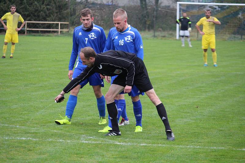 FOTBALOVÁ I.B TŘÍDA: Tatran Chodov (ve žlutém) - TJ Chodský Újezd (v modrém) 2:2 (2:0), na PK 3:4.