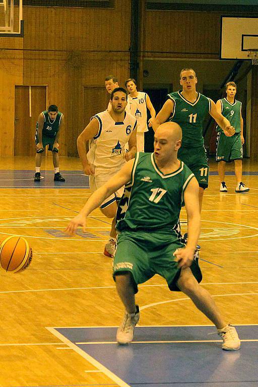 Z utkání basketbalistů Jiskry Domažlice s BK Sokolov.