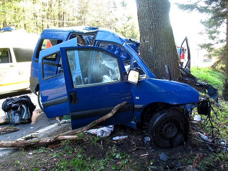 Smrtelná nehoda na silnici II/189 mezi Klenčím a Lískovou, konkrétně u obce Černá Řeka.