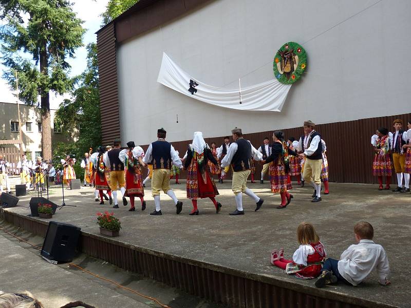 Klenotnicový pořad udělal tečku za svátkem folkloru. 