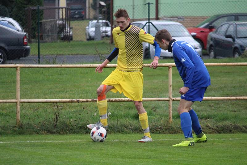 FOTBALOVÁ I.B TŘÍDA: Tatran Chodov (ve žlutém) - TJ Chodský Újezd (v modrém) 2:2 (2:0), na PK 3:4.