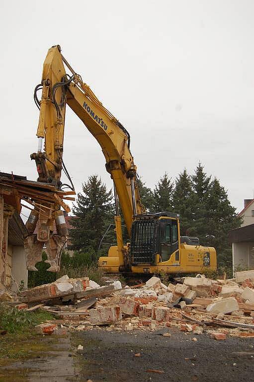 Demolice MŠ Poběžovice, středa 19. října 2011.