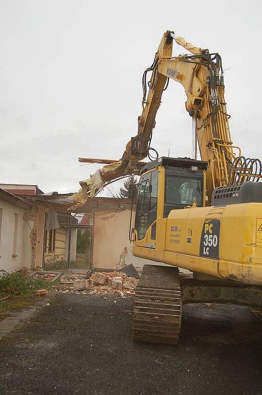 Demolice MŠ Poběžovice, středa 19. října 2011.