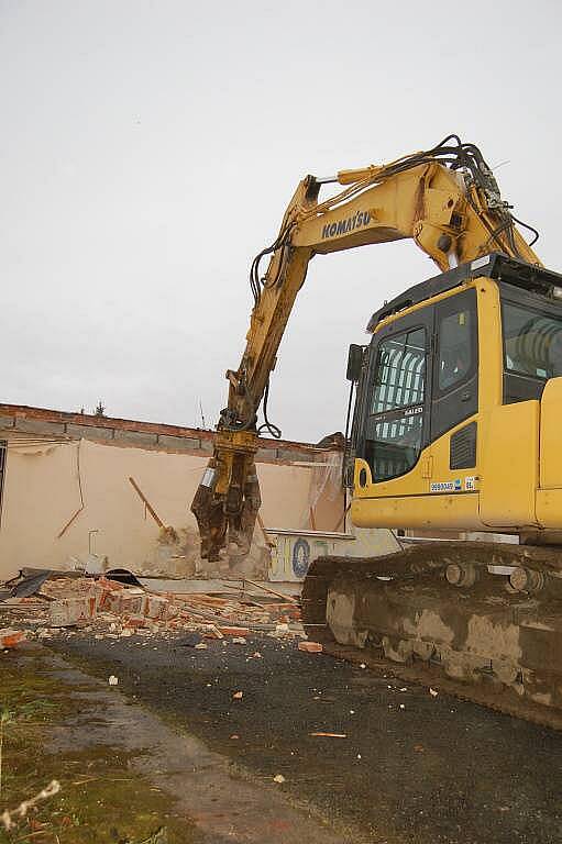 Demolice MŠ Poběžovice, středa 19. října 2011.