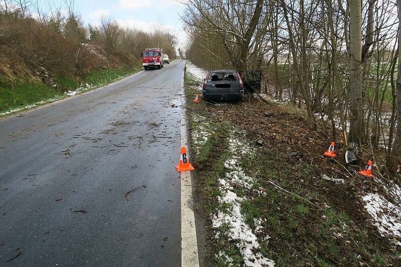 Havárie osobního auta u Pařezova.