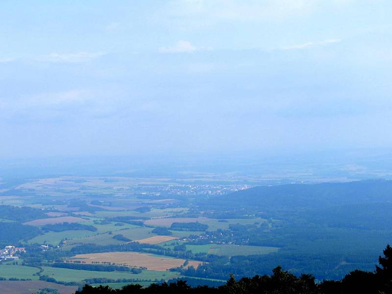 Z nejvyšší hory Českého lesa, 1042 m vysokého Čerchova. 