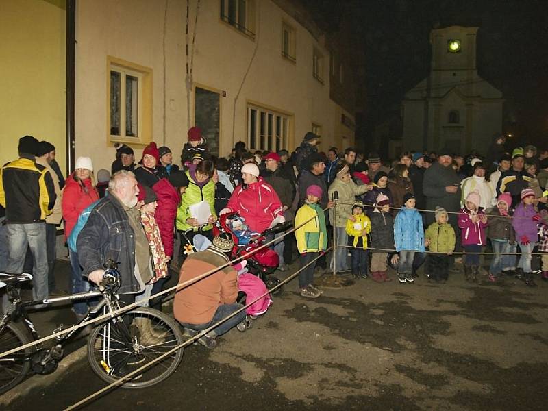 Zpívání koled a živý betlém v Pocinovicích.