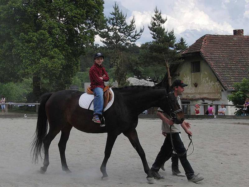 Z 19. country show ve Svržně.