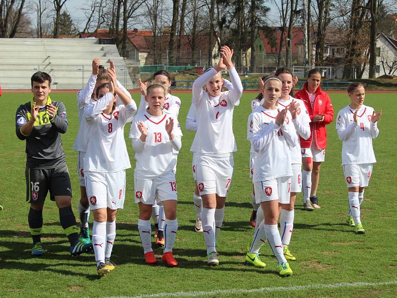 Ženská fotbalová reprezentace do 17 let porazila v generálce na blížící se Mistrovství Evropy žen do 17 let na domažlické Střelnici výběr Finska 5:0 a v sobotní odvetě 1:0