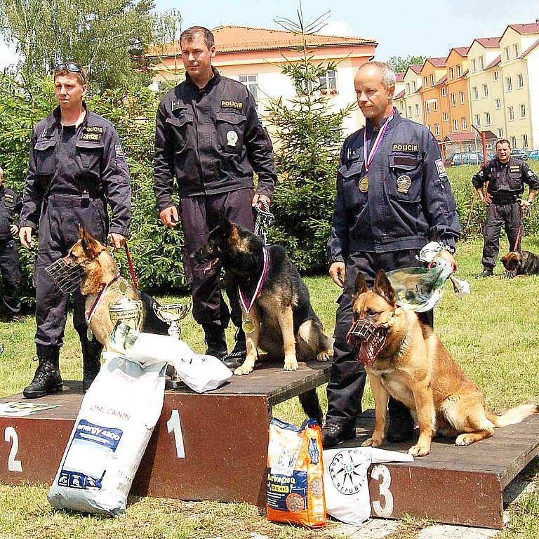 Zprava: 3. místo - Max a Luboš Šmolík (CH), vítěz Miroslav Dörfler a Zarat (SO) a na druhém místě skončili Logan s Romanem Mučkou (DO)