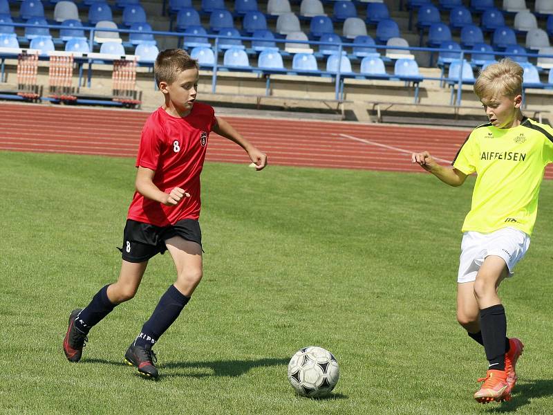 Fotbalisté z domažlické Jiskry si ve středu zahráli přátelský zápas se žáky FK Hodonín.