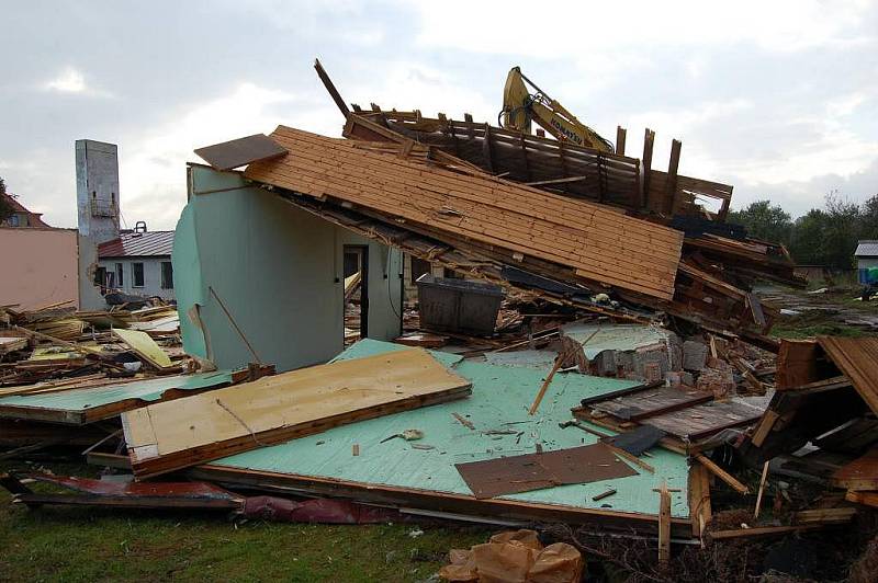 Demolice MŠ Poběžovice, čtvrtek 20. října 2011.