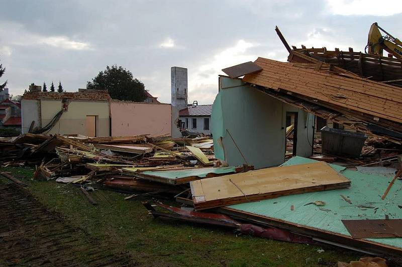 Demolice MŠ Poběžovice, čtvrtek 20. října 2011.