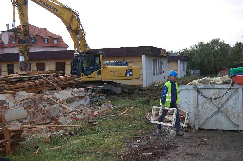 Demolice MŠ Poběžovice, čtvrtek 20. října 2011.