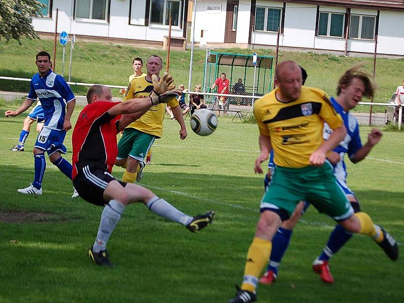 Z utkání fotbalistů Dynama Horšovský Týn s FK Nepomuk.