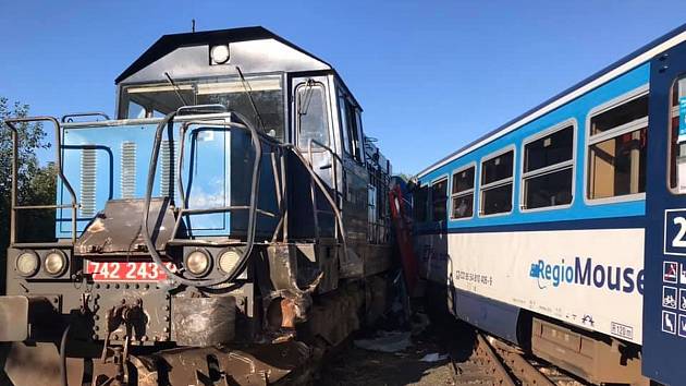 Vlaková nehoda se stala těsně za nádražní budovou ve Kdyni.