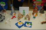 Děti ze Střediska výchovné péče Domažlice připravily vánoční výstavu v městském úřadu (budova Komerční banky).