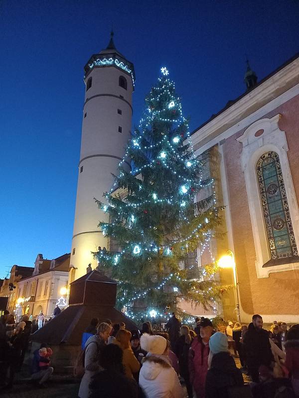 Rozsvícení vánočního stromu v Domažlicích.