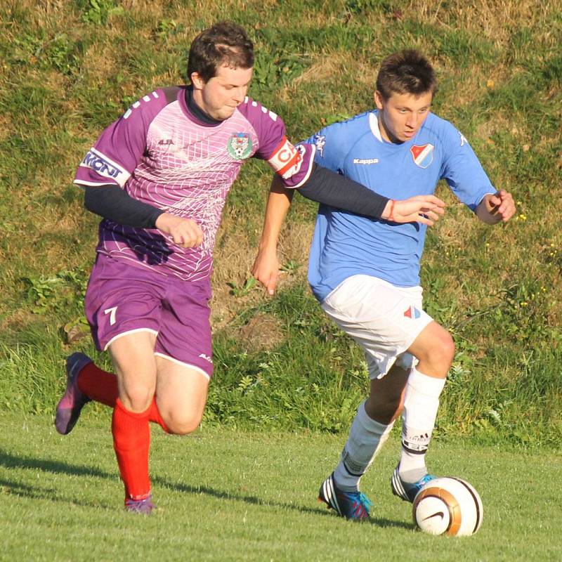 V sousedském derby se v Hostouni utkali fotbalisté domácí Lokomotivy a hostujícího Startu Bělá nad Radbuzou.