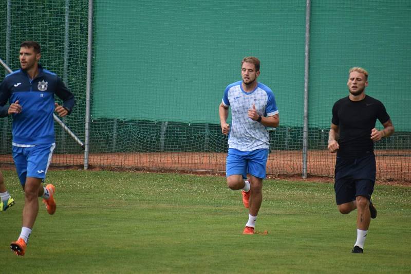 Fotbalisté Jiskry Domažlice na čtvrtečním zahájení letní přípravy.