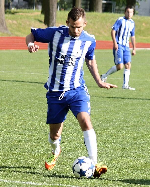 Z utkání třetiligové Jiskry Domažlice s 1. FC Karlovy Vary.