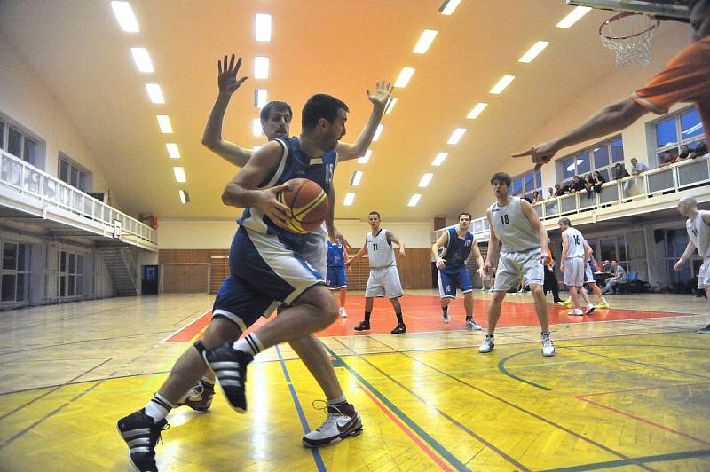 Basketbalisté Jiskry Domažlice utrpěli v Rokycanech v prvním utkání play - off II. ligy mužů porážku.