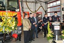 Z předávání nového vozu nabburgským hasičům.