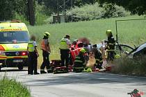Na silnici ve směru od Horšovského Týna na Domažlice havaroval řidič do silničního můstku. V autě vezl čtyři děti.