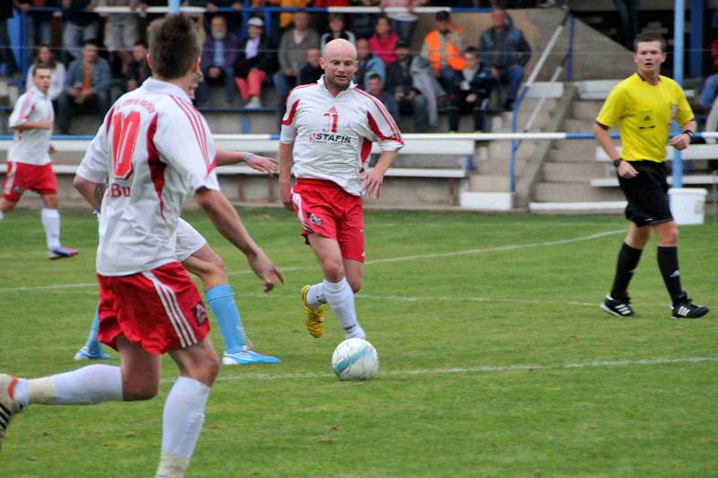 Z utkání fotbalistů FK Holýšov A a TJ Sušice.