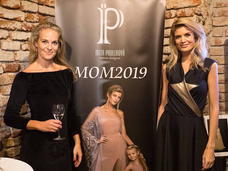 Z prezentace nové kolekce MOM2019. Iveta Paulerová (vlevo) a Iveta Vítová (vpravo).