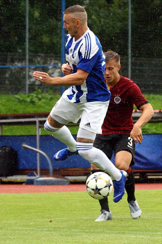 Fotbalisté Domažlic (na archivním snímku hráči v modrobílých dresech) prohráli na hřišti Benešova 3:5.