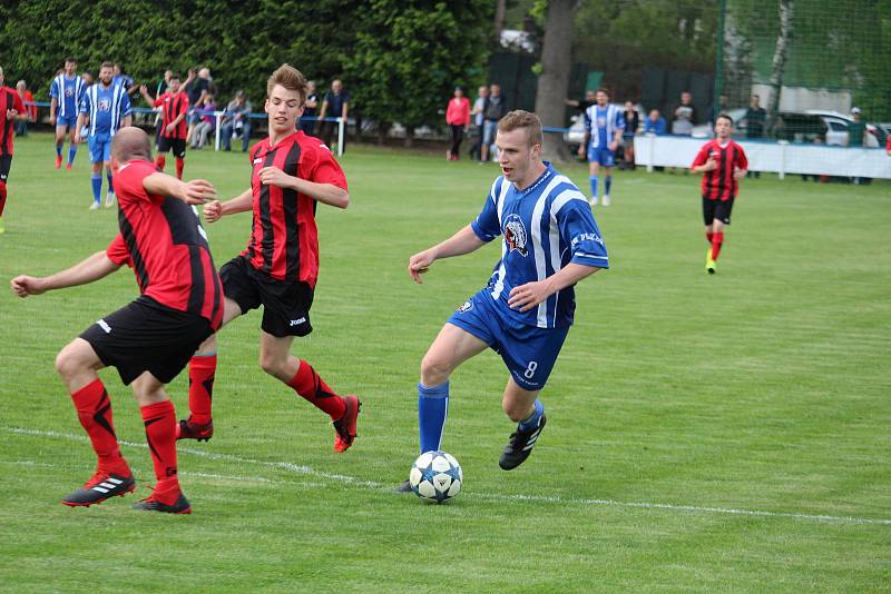 Staňkovští fotbalisté zdolali hokejisty Plzně 4:2.