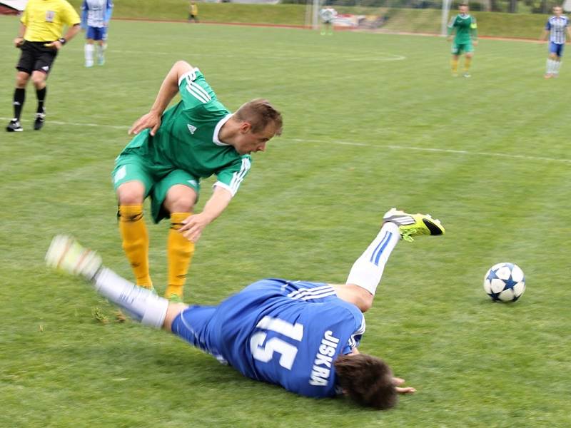 Z utkání třetiligové Jiskry Domažlice s 1. FC Karlovy Vary.