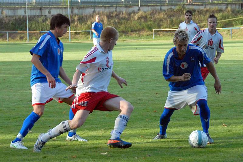 Z utkání fotbalistů FK Holýšov A s SK Slavia Vejprnice.