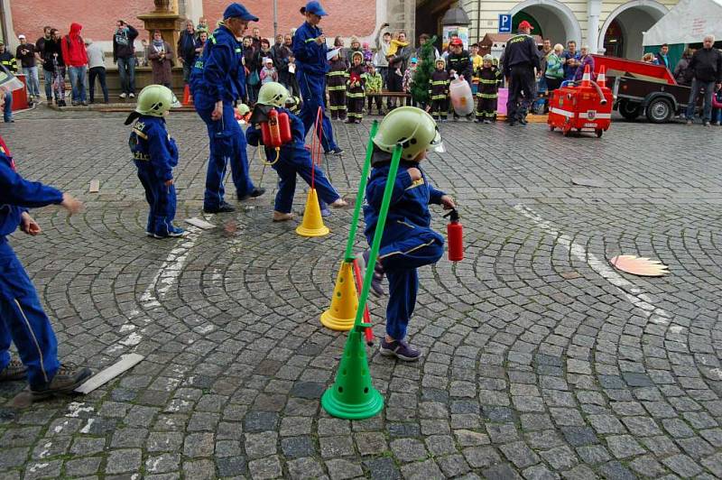 Z festivalu přípravek mladých hasičů v Domažlicích.