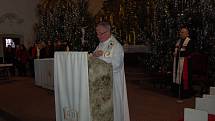 Tříkrálová sbírka v Domažlicích byla zahájena v sobotu hodinu po poledni v arciděkanském kostele Narození Panny Marie.