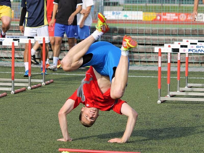 Z tréninku třetiligových fotbalistů Jiskry na Střelnici.