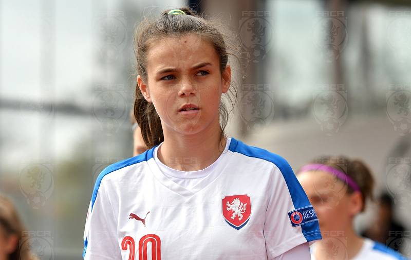 Česká fotbalová reprezentace žen U15 podlehla v Domažlicích Němkám.