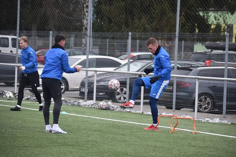 Fotbalisté třetiligových Domažlic během soustředění v areálu Jiskry.