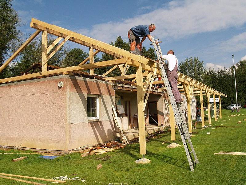 Rekonstrukce zázemí fotbalového hřiště v Pocinovicích