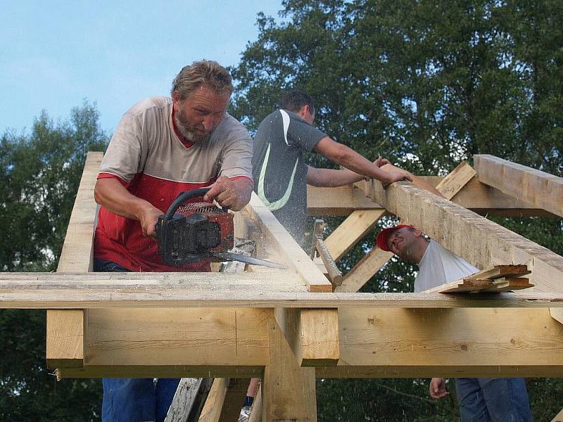 Rekonstrukce zázemí fotbalového hřiště v Pocinovicích