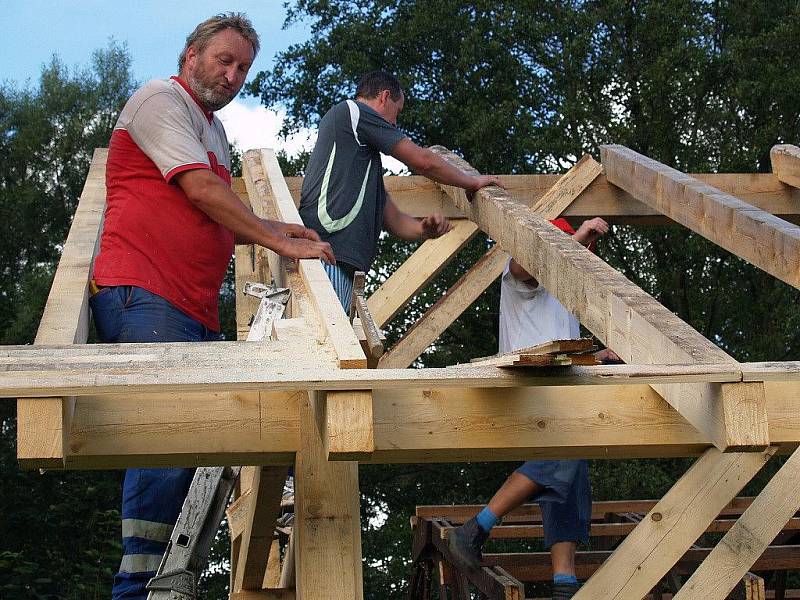 Rekonstrukce zázemí fotbalového hřiště v Pocinovicích