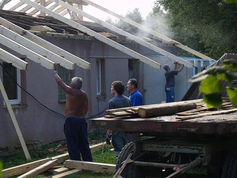 Rekonstrukce zázemí fotbalového hřiště v Pocinovicích