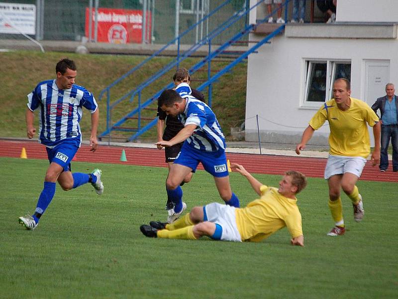 Z utkání divizní Jiskry Domažlice s Benešovem.